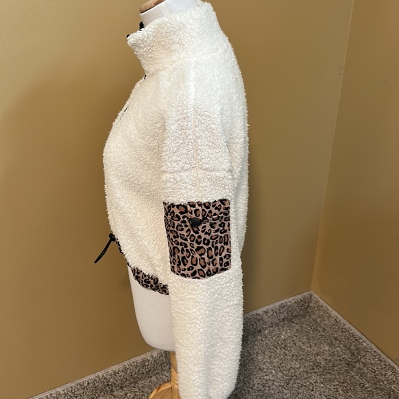 👛 Forever 21 Cropped Sherpa Pullover Jacket - Picture 3 of 5